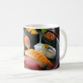 Sushi plate: Art packed with classic toppings Koffiemok (Voorkant rechts)