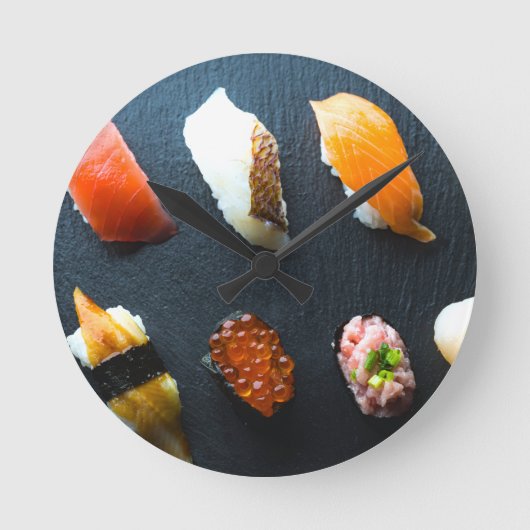 Sushi Symphony – Slate Grip Wall Clock Ronde Klok (Voorkant)
