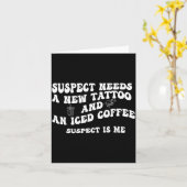 Suspect Needs A New Tattoo And An Iced Coffee. Sus Kaart (Gele Bloem)