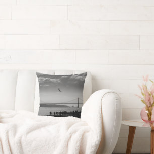 Suspension Bridge in Lissabon Black and White Phot Kussen