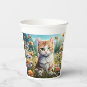 Süße Katze in einer Blumenwiese Papieren Bekers (Achterkant)