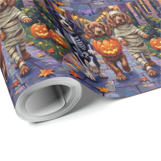 Sussex Spaniel Dogs in Halloween Costumes Cadeaupapier (Rol Hoek)