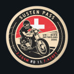 Susten Pass | Zwitserland | Motorfiets Magneet<br><div class="desc">Susten Pass gedaan in een ,  verontruste stijl embleem. Het is een bekende bergpas in Zwitserland.</div>