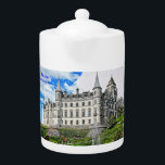 Sutherland Clan's Dunrobin Castle Scotland Theepot<br><div class="desc">When your child wants to have a tea party, what better way than one that is slightly educational? You and your child can savor your heritage and connection with one of Scotland's most powerful Highland clans while your tea brews in this lovely pot decorated with a bright photograph of Dunrobin...</div>
