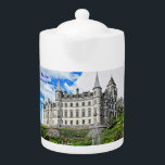 Sutherland Clan's Dunrobin Castle Scotland Theepot<br><div class="desc">When your child wants to have a tea party, what better way than one that is slightly educational? You and your child can savor your heritage and connection with one of Scotland's most powerful Highland clans while your tea brews in this lovely pot decorated with a bright photograph of Dunrobin...</div>