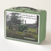 Sutter Buttes Mountain Range oude tractor. (Voorkant)