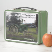 Sutter Buttes Mountain Range oude tractor. (In situ)