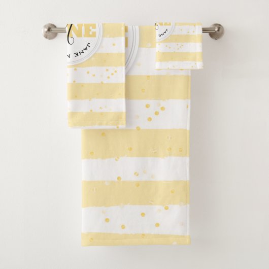 Suuny Yellow and White Monogrammed Name Stripes Bad Handdoek (Insitu)