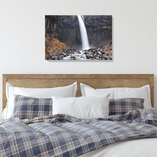 Svartifoss waterval in IJsland canvas print (Insitu (Slaapkamer))