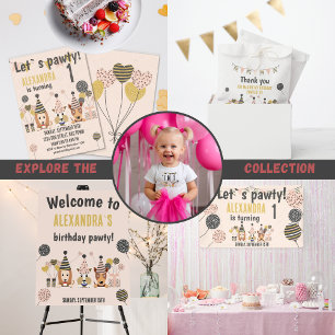 Bomen schattige honden met petten ballonnen op zat