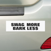 Swag meer schors minder bumpersticker (Op auto)