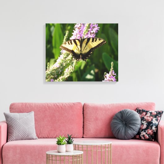 Swallowtail Butterfly op Paarse wilde bloemen Canvas Afdruk (Insitu (Woonkamer))