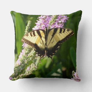 Swallowtail Butterfly op Paarse wilde bloemen Kussen