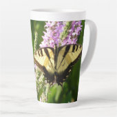 Swallowtail Butterfly op Paarse wilde bloemen Latte Mok (Rechterhoek)