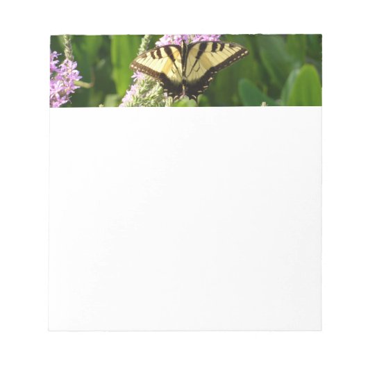 Swallowtail Butterfly op Paarse wilde bloemen Notitieblok (Voorkant)