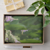 Swallowtail Butterfly op Paarse wilde bloemen Tissuepapier (Geschenk)