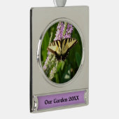 Swallowtail Butterfly op Paarse wilde bloemen Verzilverd Banner Ornament (Rechts)
