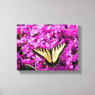 Swallowtail vlinder bij tuinbloemen canvas afdruk