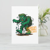 Swamp Monster Cartoon - Goedgekeurd door Halloween Kaart (Staand voorkant)