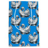 Swan Birds Pattern Design On Blue  Medium Cadeauzakje (Voorkant)