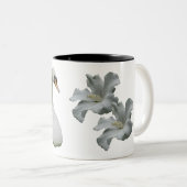 Swan en Hibiscus flower, gepersonaliseerd Tweekleurige Koffiemok (Voorkant rechts)