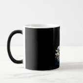 Swan Family on Black Lake Artwork Magische Mok (Links)