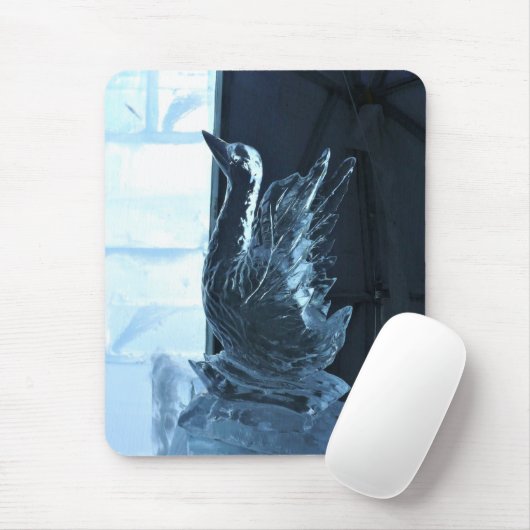 Swan Ice Sculpture, Quebec, Canada Muismat (Met muis)