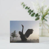 Swan in flight Blue background Lakeland, FL Briefkaart (Staand voorkant)