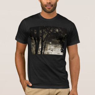 Swan op de rivier t-shirt