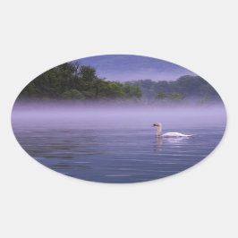 Swan op het meer ovale sticker