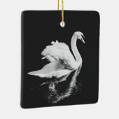 Swan Swimming Black en White Keramisch Ornament (Rechts)
