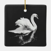 Swan Swimming Black en White Keramisch Ornament (Achterkant)