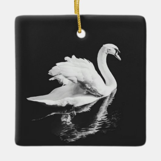 Swan Swimming Black en White Keramisch Ornament (Voorkant)