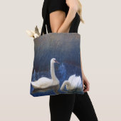 Swans in Reeds, Bruno Liljefors Tote Bag (Dichtbij)