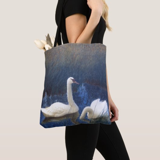 Swans in Reeds, Bruno Liljefors Tote Bag (Dichtbij)