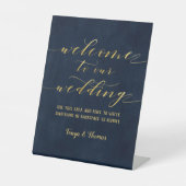 Swash Font Calligraphy Navy Gold Welcome Wedding Reclamebord Met Voetstuk (Voorkant)