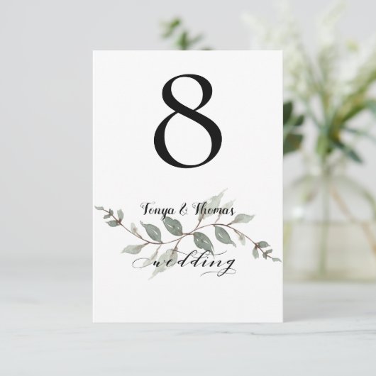 Swash Font Calligraphy Wedding Table Number Kaart (Staand voorkant)