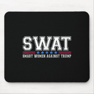 Swat slimme vrouwen tegen Trump grappige anti-Trum Muismat