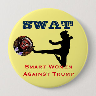 SWAT: Slimme vrouwen tegen Trump Ronde Button 4,0 Cm