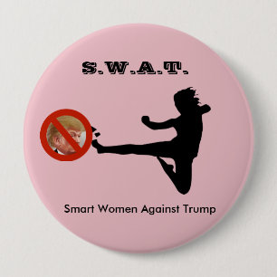 SWAT: Slimme vrouwen tegen Trump Ronde Button 4,0 Cm