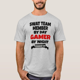 SWAT-teamlid overdag, gamer 's nachts T-shirt