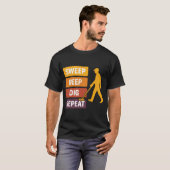 Sweep Beep Graaf Herhaal Metaaldetectie T-shirt (Voorkant volledig)