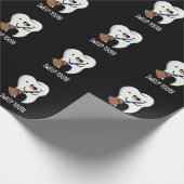 Sweep Tooth Funny Dental Pun Dark BG Cadeaupapier (Hoek)