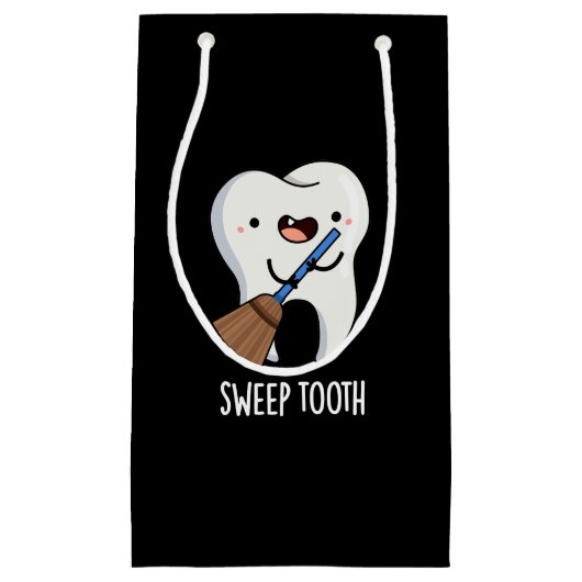 Sweep Tooth Funny Dental Pun Dark BG Klein Cadeauzakje (Voorkant)