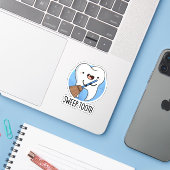 Sweep Tooth Funny Dental Pun Sticker (Laptop met iPhone)