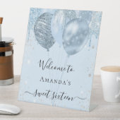 Sweet 16 babyblauwe ballonnen feest welkom reclamebord met voetstuk (Insitu)