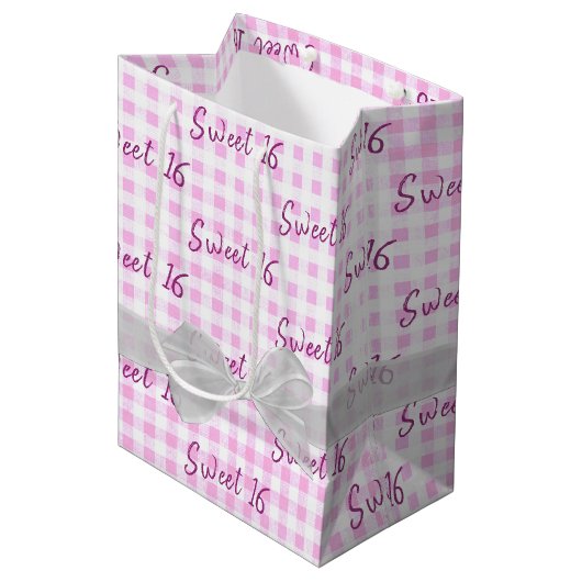 Sweet 16 Birthday Bow op Gingham Medium Gift Bag Cadeauzakje (Voorkant Gekanteld)