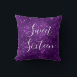 Sweet 16 Birthday Paarse Sparkle 16e Kussen<br><div class="desc">Sweet 16 Birthday Party Violet Sparkle en Shimmer Pillow,  ideaal voor een Girly Paarse verjaardagscadeau. Dit kussen is perfect voor een Sweet Sixteen Birthday Party Gift.</div>