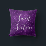 Sweet 16 Birthday Paarse Sparkle 16e Kussen<br><div class="desc">Sweet 16 Birthday Party Violet Sparkle en Shimmer Pillow,  ideaal voor een Girly Paarse verjaardagscadeau. Dit kussen is perfect voor een Sweet Sixteen Birthday Party Gift.</div>