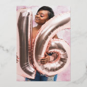 Sweet 16 Black & Gold Ballonnen Foto Verjaardag Folie Uitnodiging (Achterkant)